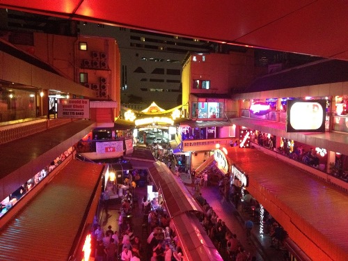 nana-plaza-bangkok-thailand-redlight-district